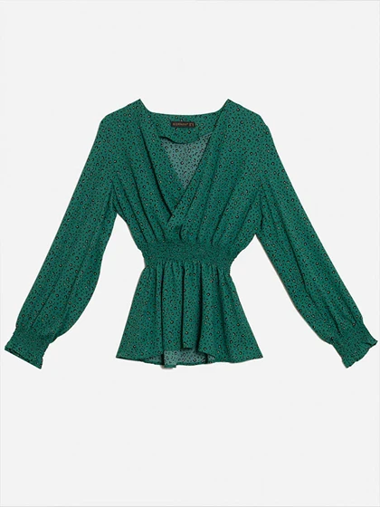 بلوز زنانه کرپ ژرژت طرح دار کش دوزی یقه هفت هشت کژوال فریما