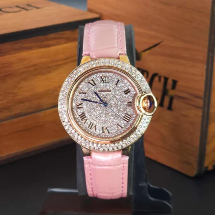 ساعت مچی زنانه و نوجوان کارتیر CARTIER مدل مینیمال با بند رنگ ثابت و موتور کوارتز ژاپن