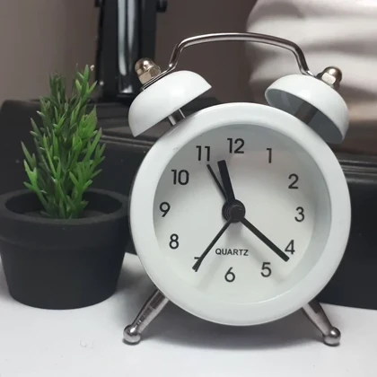 ساعت رومیزی زنگدار کلاسیک با صفحه ساده سایز کوچک
