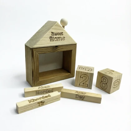 تقویم چوبی رومیزی طرح خانه