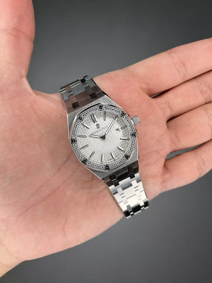 ساعت مچی اودمار پیگه بند فلزی صفحه سفید دورنگین Audemars Piguet