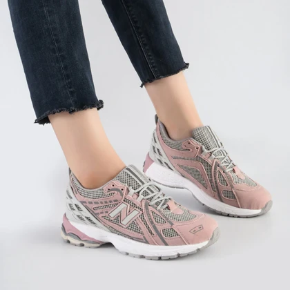 کفش و کتانی اسپرت زنانه و دخترانه مدل نیوبالانس NEW BALANCE رنگ طوسی صورتی