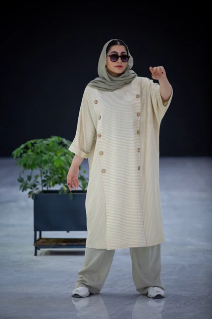 مانتو جلو بسته 10 دکمه چوبی بلند