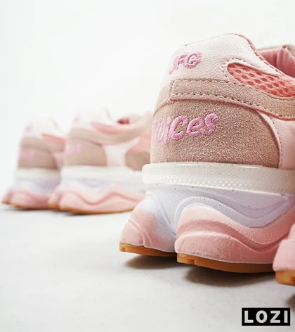 کفش کتانی زنانه صورتی NEW BALANCE 9060