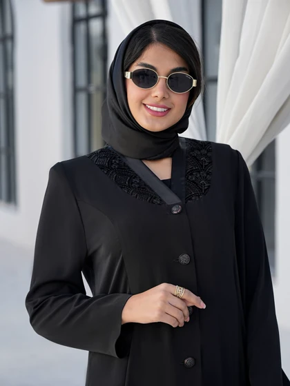 مانتو مجلسی کرپ الیزه خنک باخرجکار گلدوزی ( سایز بزرگ دارد )