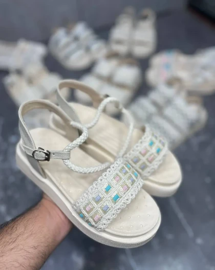 صندل دخترانه کنفی نگین مربعی