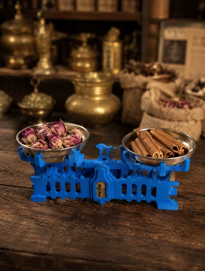 ترازو دکوری چوبی قدیمی