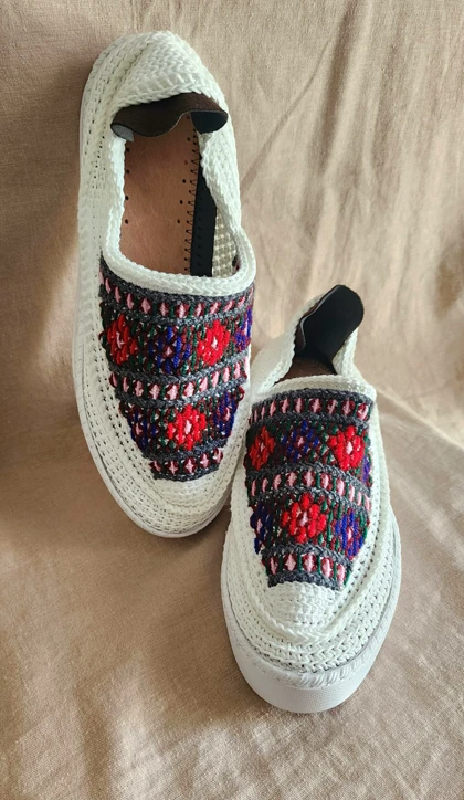 گیوه کد 63 طرح سوزن دوزی سه بعدی