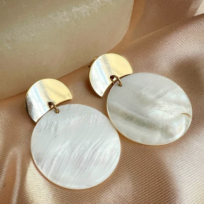 گوشواره دایره‌ای زرمیس مدل گوشواره صدفی مینیمال