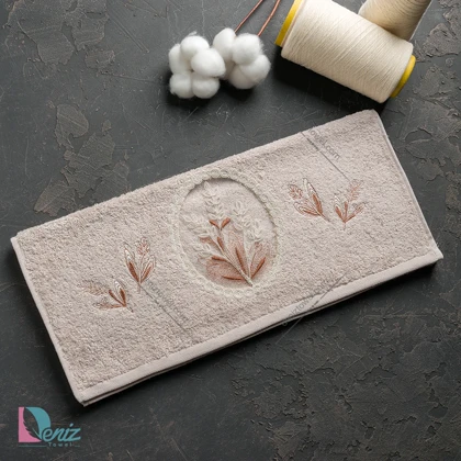 حوله دستی سرمه دوزی گندم رنگ کرم