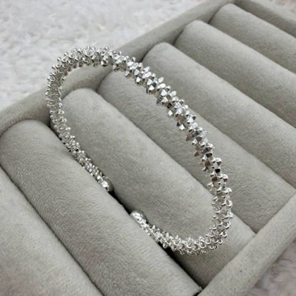 بنگل خاویاری در دو رنگ