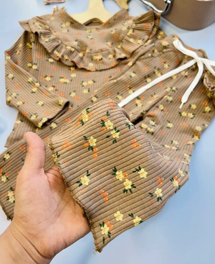 بلوز شلوار دخترانه کبریتی طرح گل‌گلی