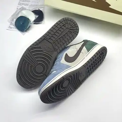 کفش نایک ایر جردن وان لو تراویس اسکات آبی سبز سوئد Nike Air Jordan 1 Low Travis Scott Blue Green Suede
