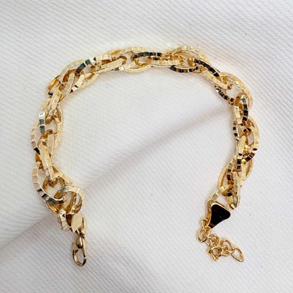 دستبند برند شین مدل «بیضی زرین» | با آبکاری طلای 24 عیار و تراش‌های درخشان