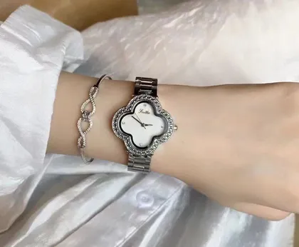 ساعت نگینی اورجینال زنانه اسکاتی scottie