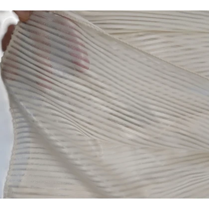 شال زنانه رنگ کرم مدل راه راه بسیار شیک