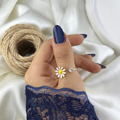 انگشتر زنانه مدل شیدا طرح بابونه با نگین