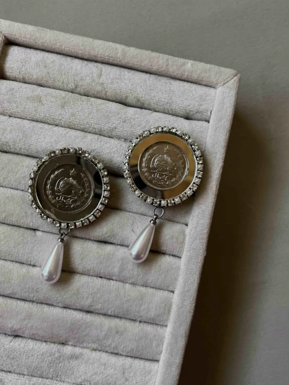 گوشواره سکه ای با اویز مروارید اشکی