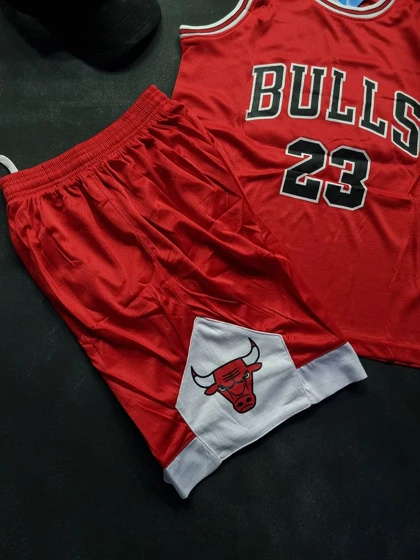 ست بسکتبالی قرمز BULLS