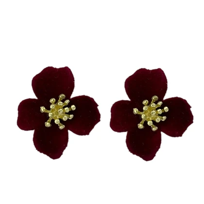 گوشواره زنانه مخملی طرح گل، انتخابی شیک و خاص