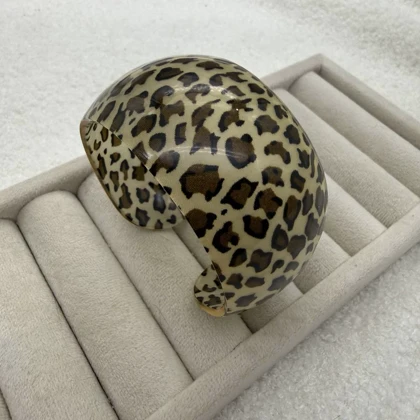 بنگل رزینی پلنگی در دو رنگ