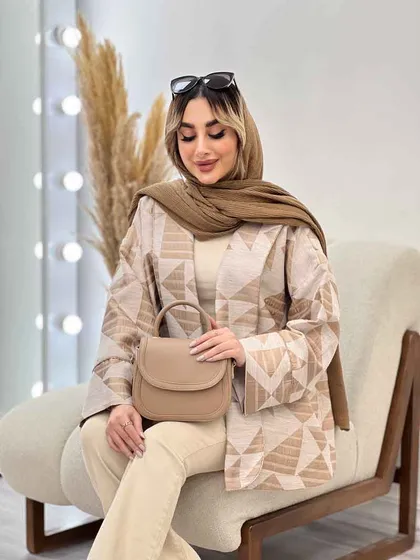 مانتو لبه مغزی دوزی طرح دار