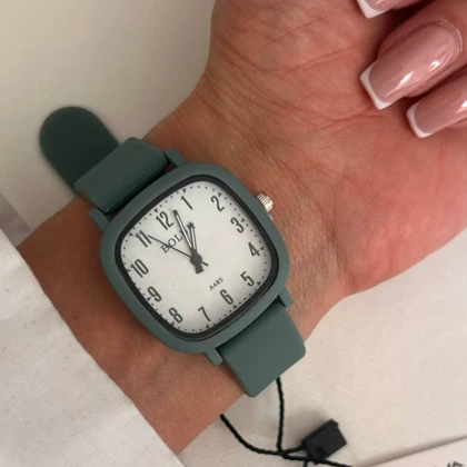 ساعت مچی زنانه برند بولون کلاسیک بند سیلیکون تیفانی