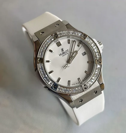 ساعت هابلوت دورنگین زنانه نقره ای بند سفید Hublot Diamonds silver