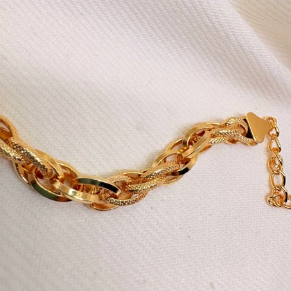 دستبند برند شین مدل «جلوه زرین» | با آبکاری طلای 24 عیار و بافت برجسته