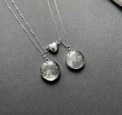 گردنبندست ماه شبتاب