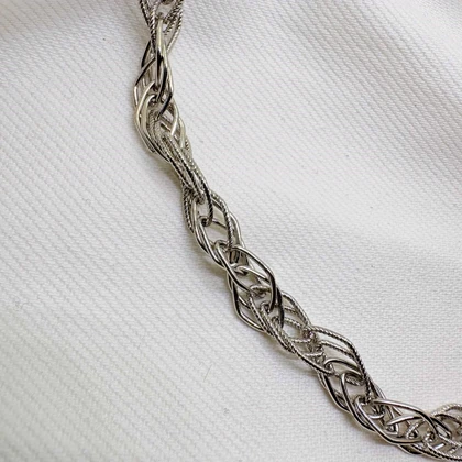 گردنبند برند شین مدل «رشته‌های سیمین» | با آبکاری رادیوم