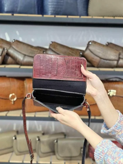 کیف چرم زنانه زرشکی آلبالویی ابر و بادی سنگی
