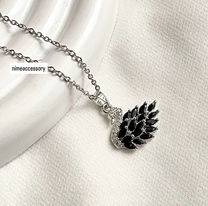 گردنبند نگین‌دار قو🦢