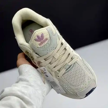 کفش آدیداس آستیر کرم Adidas Astir Cream