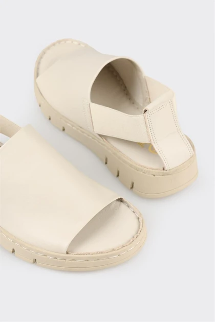 صندل اسپرت زنانه اله elle