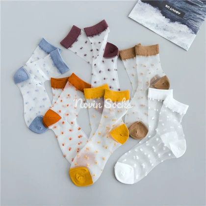 جوراب ساق‌دار شیشه ای خال‌خالی