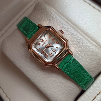 ساعت مچی زنانه برند اولیجیا بند چرمی سبز عدد رومی