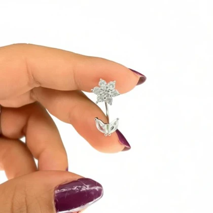 پیرسینگ ناف نقره مدل گل و برگ