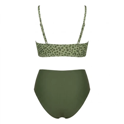 ست بیکینی Cupshe مدل Green Leopard Surplice – پلنگی سبز، یقه Surplice و پایین‌تنه فاق‌بلند چین‌دار