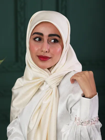 روسری ساتن خط‌دار شیری