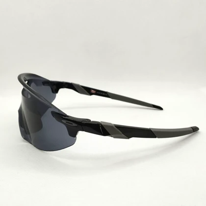 اوکلی BLACK 009407