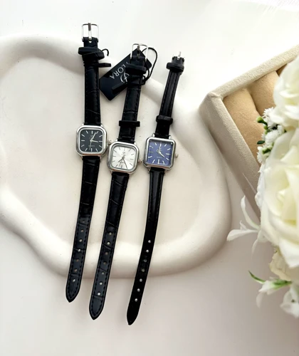 ساعت ظریف زنانه بندچرمی فلورا 678