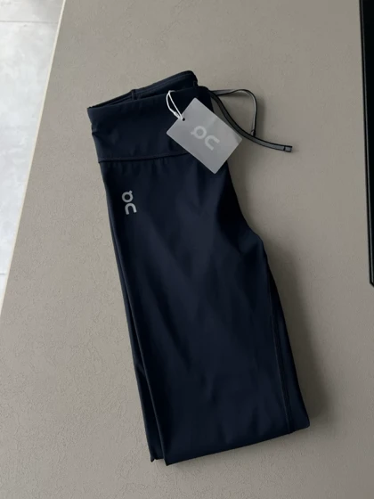 لگ ورزشی زنانه آن On مدل Core Tights