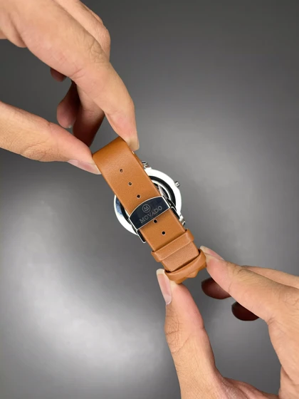 ساعت مچی موادو چرمی قهوه ای صفحه سفید Movado