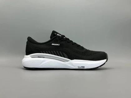 کتانی بروکس آدرنالین جی تی اس 24 مشکی سفید/Brooks Adrenalin