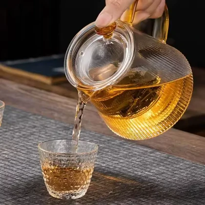 قوری دمنوش پیرکس شیاردار دسته عسلی