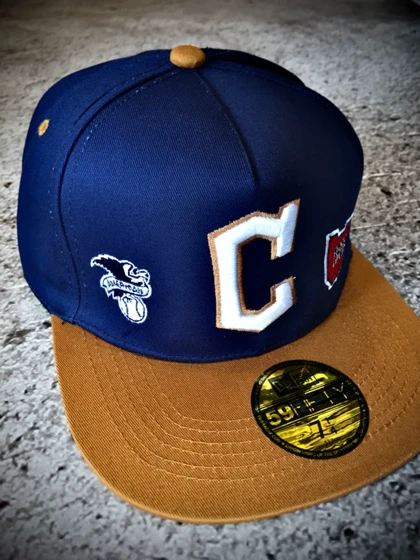 کلاه کپ بک فیت مستر کوالیتی وارداتی FIFTY 59 مدل Chicago Cubs _ سرمه ای نقاب قهوه ای