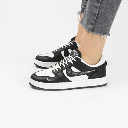 کفش و کتانی زنانه مدل NIKE AIR JORDAN 1 رنگ سفید مشکی کد M5818