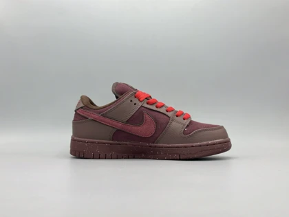 کتانی نایکی اس بی دانک لو برگندی/Nike sb dunk