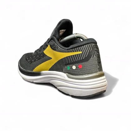 کتانی مناسب باشگاه دیادورا مشکی طلایی سفید